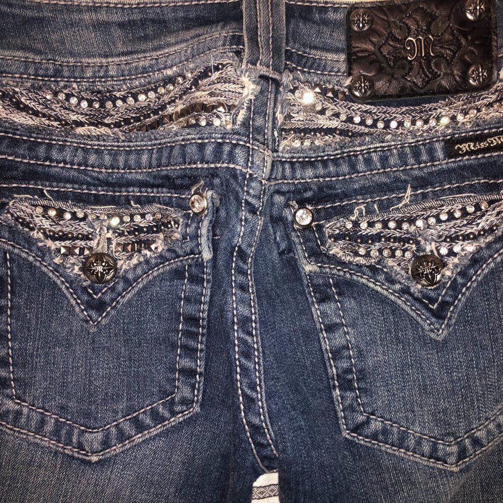 Miss Me Embellished Capri Jeans Size 27 (US 8)